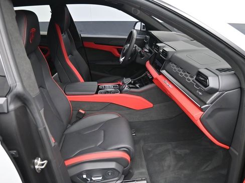 Used 2025 Lamborghini Urus SE AWD/4WD image 30
