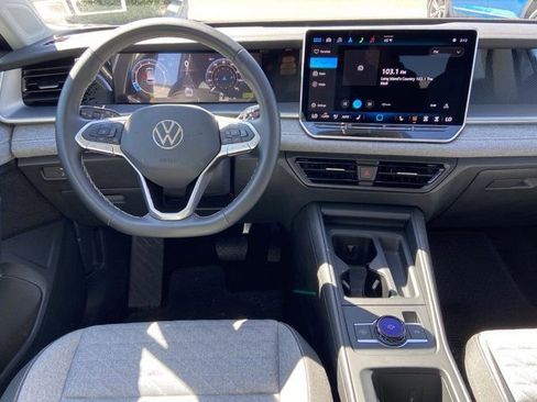 Used 2025 Volkswagen Tiguan S image 14