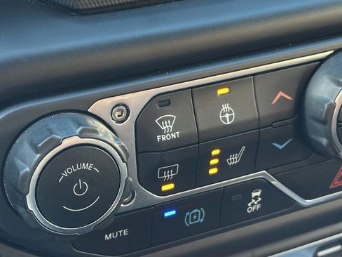 Used 2021 Jeep Wrangler Unlimited Sahara w/ Cold Weather Group image 27