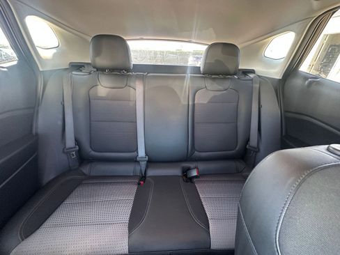 Used 2025 Chevrolet Trax LT image 36