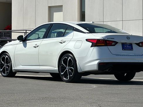 Used 2023 Nissan Altima 2.5 SR w/ SR Premium Package FWD image 5