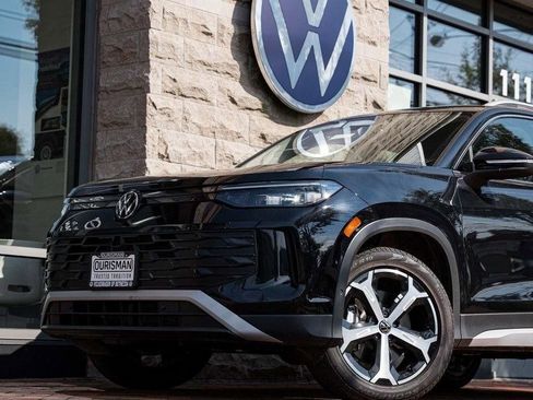 New 2026 Volkswagen Tiguan SE image 3