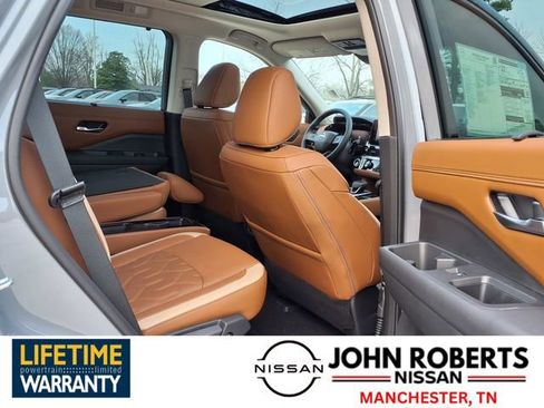 New 2026 Nissan Pathfinder Platinum image 18
