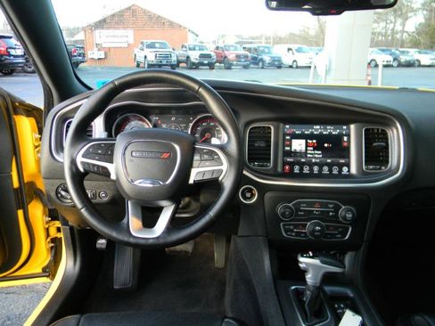 Used 2017 Dodge Charger SXT w/ AWD Plus Group image 15