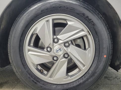 Used 2025 Hyundai Elantra SE image 31