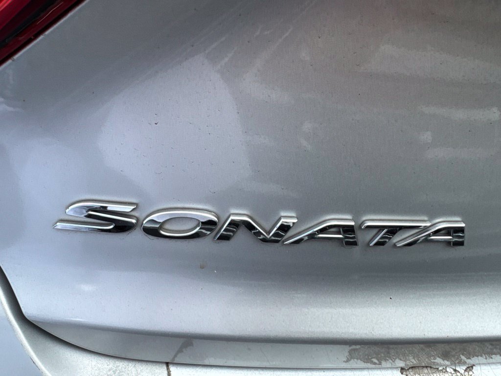 Used 2016 Hyundai Sonata Limited w/ Option Group 05 FWD image 13
