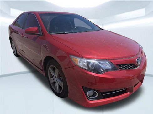 Used 2013 Toyota Camry SE w/ Leather Pkg FWD image 4