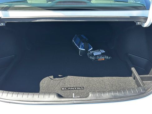 Certified 2025 Hyundai Elantra SE FWD image 14
