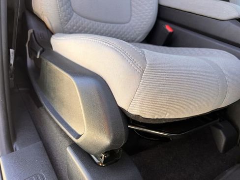 Used 2023 Honda Pilot LX image 25