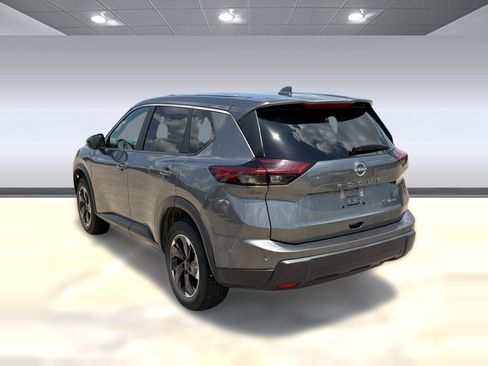 Used 2024 Nissan Rogue SV AWD/4WD image 3