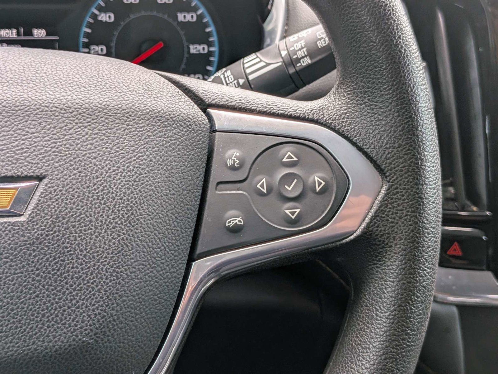 Used 2021 Chevrolet Traverse LS FWD image 25