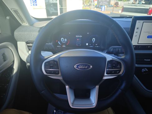 Used 2025 Ford Explorer Active w/ Active Comfort Package AWD/4WD image 21