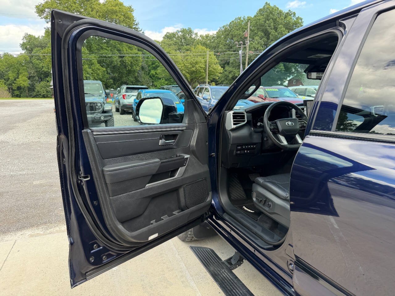 Used 2024 Toyota Tundra Platinum AWD/4WD image 29