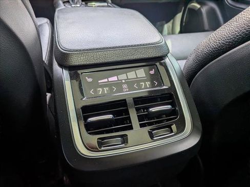 Used 2016 Volvo XC90 T6 Momentum image 19