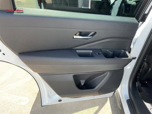 New 2026 Nissan Pathfinder SL FWD image 17