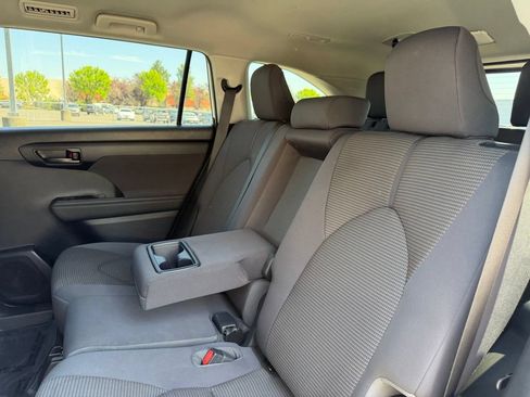 Used 2023 Toyota Highlander L AWD/4WD image 31