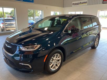 Used 2024 Chrysler Pacifica Touring-L