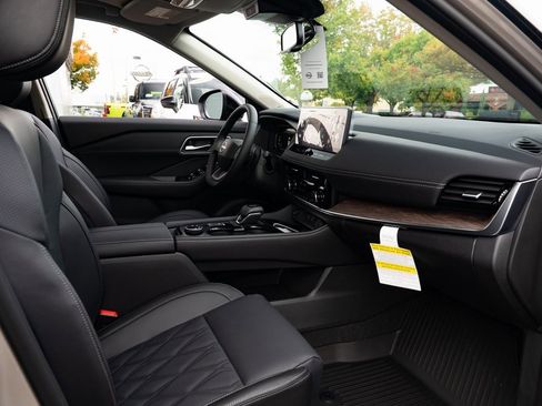 New 2026 Nissan Rogue Platinum w/ Platinum Premium Package image 25