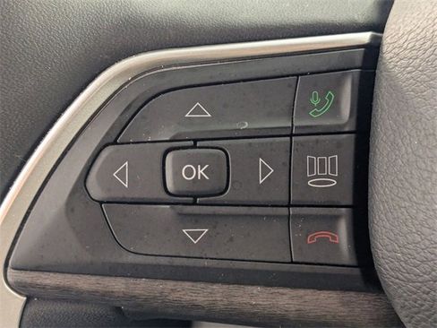 Used 2023 Jeep Grand Cherokee L Limited w/ Luxury Tech Group II image 16