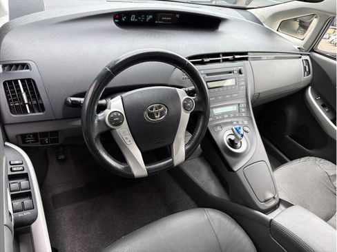 Used 2010 Toyota Prius One image 2
