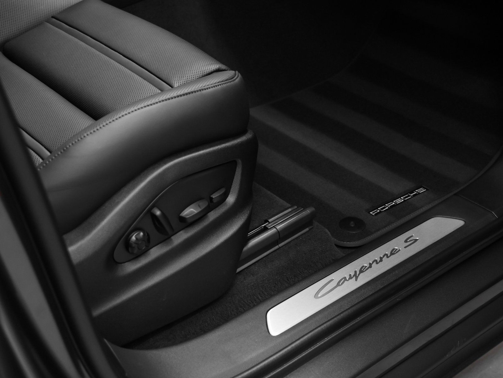 Certified 2026 Porsche Cayenne S AWD/4WD image 22