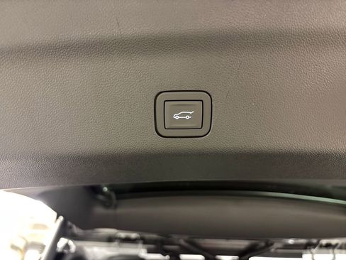 New 2026 GMC Yukon Elevation w/ Elevation Premium Package AWD/4WD image 17