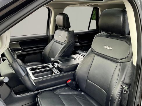 Used 2025 Ford Expedition Platinum AWD/4WD image 19