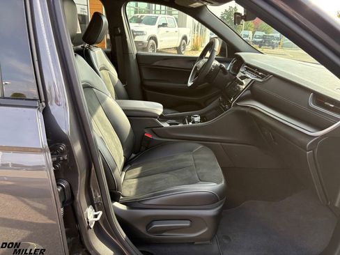 Certified 2025 Jeep Grand Cherokee L Laredo image 23