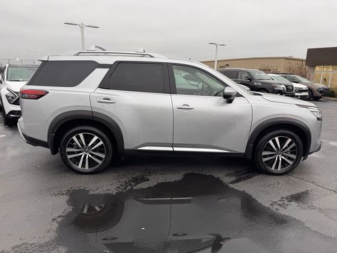Used 2024 Nissan Pathfinder Platinum w/ Cargo Package image 6