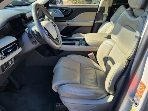Used 2023 Lincoln Aviator Reserve w/ Equipment Group 201A image 7