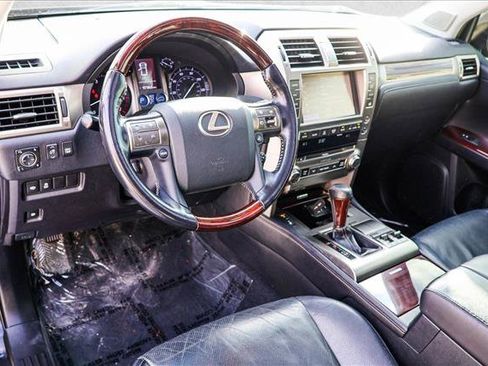 Used 2017 Lexus GX 460 Premium image 10