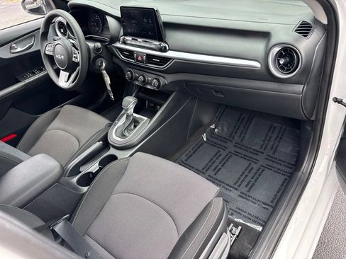 Used 2024 Kia Forte LXS w/ LXS Technology Package FWD image 29