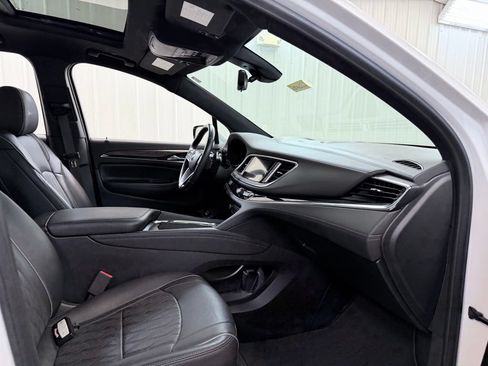Used 2024 Buick Enclave Avenir AWD/4WD image 40