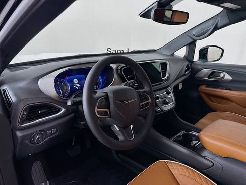 New 2026 Chrysler Pacifica Pinnacle image 9