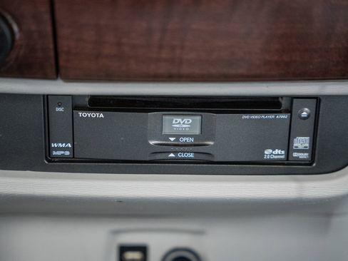 Used 2014 Toyota Sienna Limited image 32