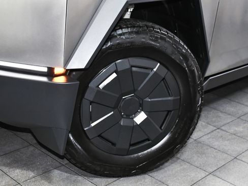 Used 2025 Tesla Cybertruck AWD Crew Cab image 71
