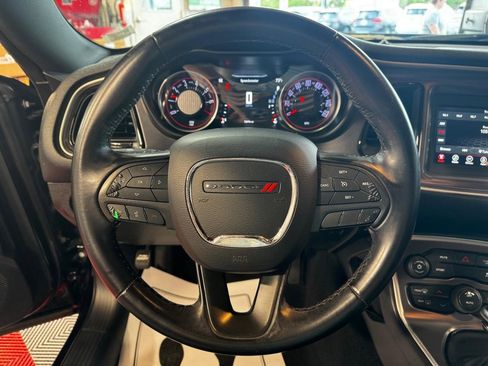 Used 2019 Dodge Challenger SXT RWD image 16
