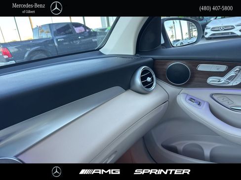 Used 2022 Mercedes-Benz GLC 300 4MATIC image 25