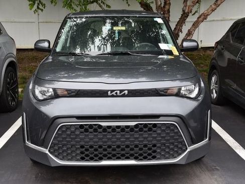 Used 2025 Kia Soul LX w/ LX Technology Package FWD image 3