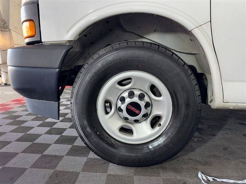 Used 2018 GMC Savana 2500 RWD image 7