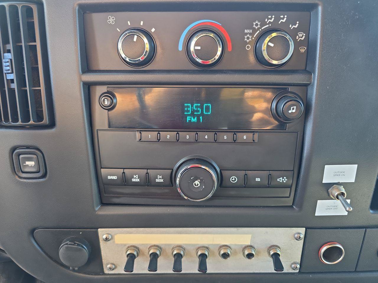 Used 2012 Chevrolet Express 3500 RWD image 25