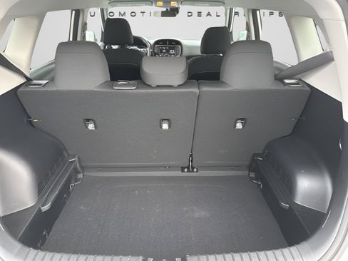 Used 2025 Kia Soul LX w/ LX Technology Package FWD image 10