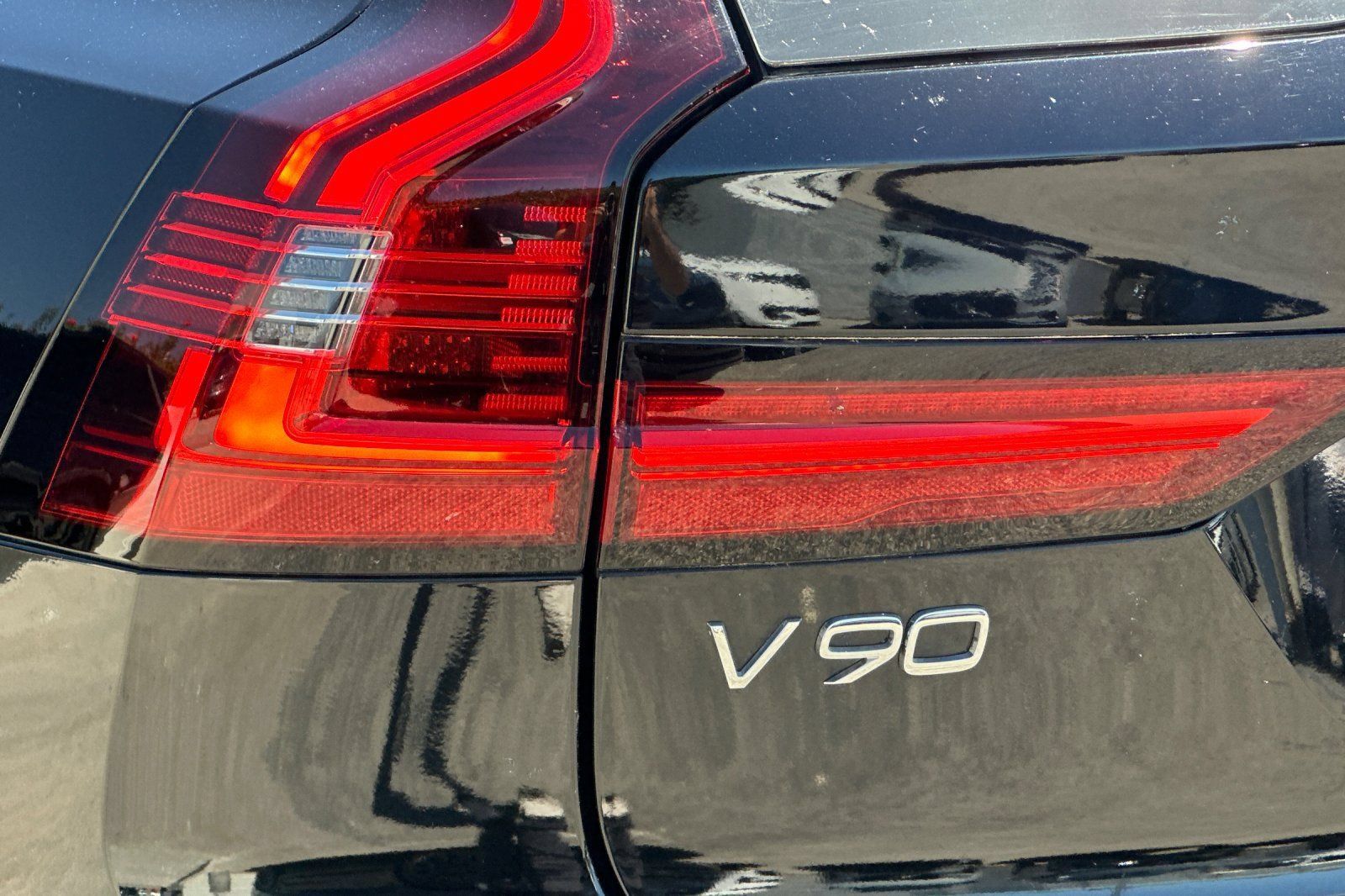 Used 2025 Volvo V90 B6 Cross Country Ultra AWD/4WD image 35
