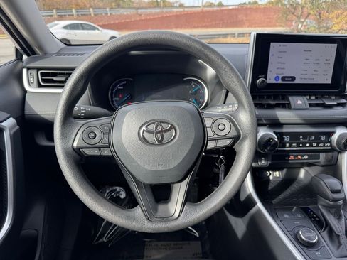 Used 2025 Toyota RAV4 LE image 29