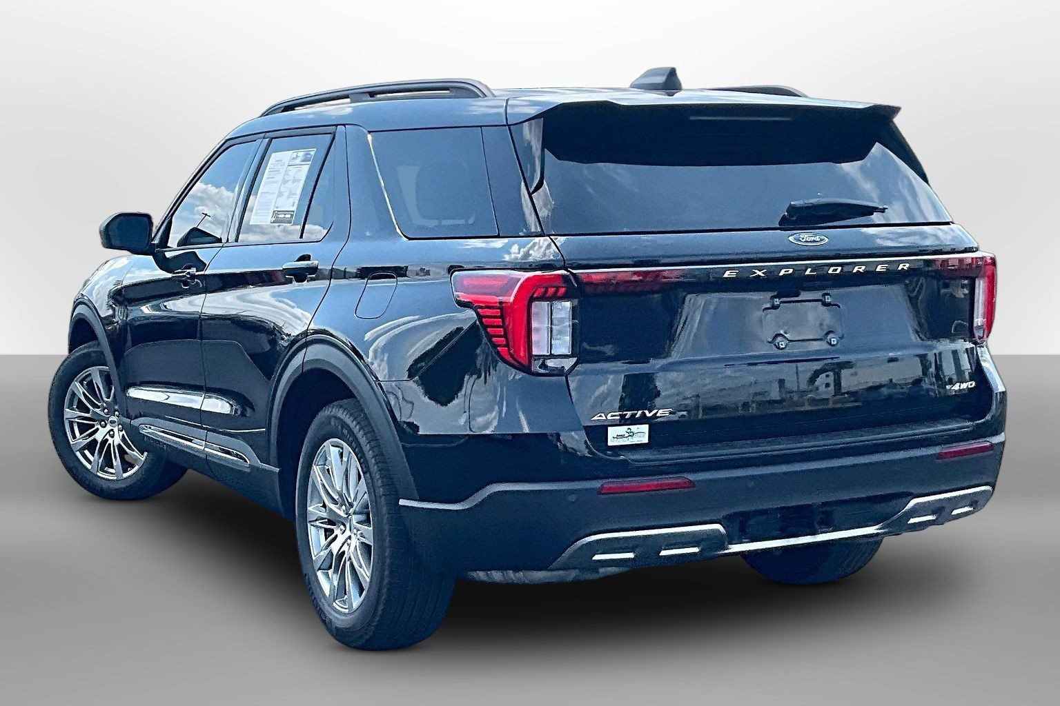 Used 2025 Ford Explorer Active w/ Active Comfort Package AWD/4WD image 10