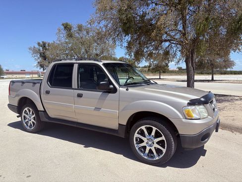 Used 2004 Ford Explorer Sport Trac 2WD image 57