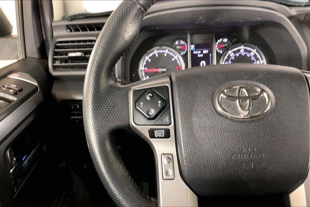 Used 2022 Toyota 4Runner Limited AWD/4WD image 18