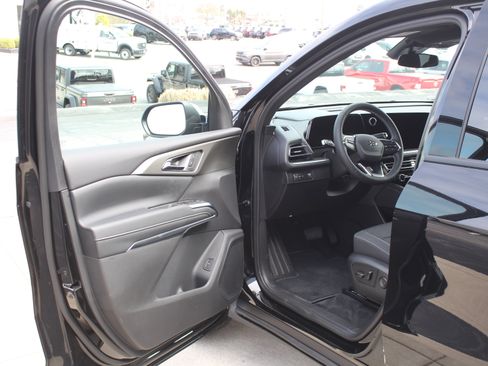 New 2026 Chevrolet Traverse LT image 8