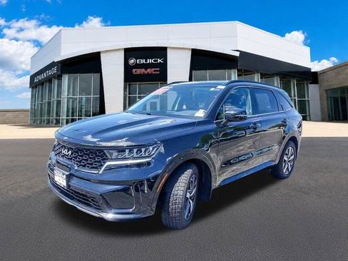 Used 2023 Kia Sorento S w/ Panoramic Sunroof Package FWD image 4