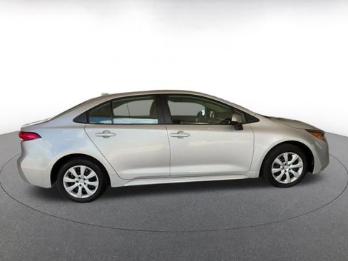 Used 2025 Toyota Corolla LE FWD image 16